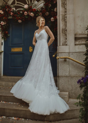 Spaghetti Straps Ivory Lace Tulle Graceful Wedding Dress